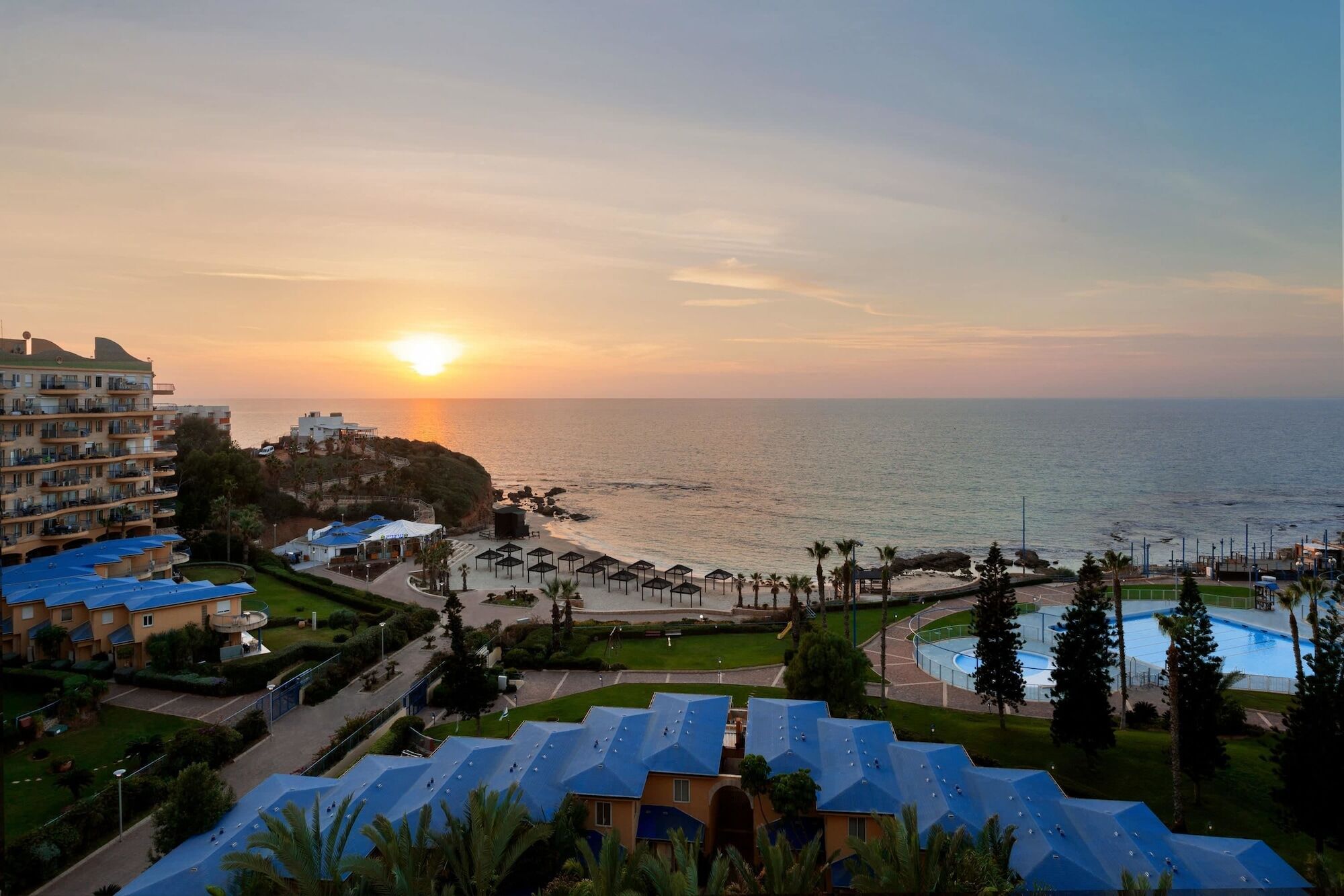 Ramada Resort Hadera Beach المظهر الخارجي الصورة